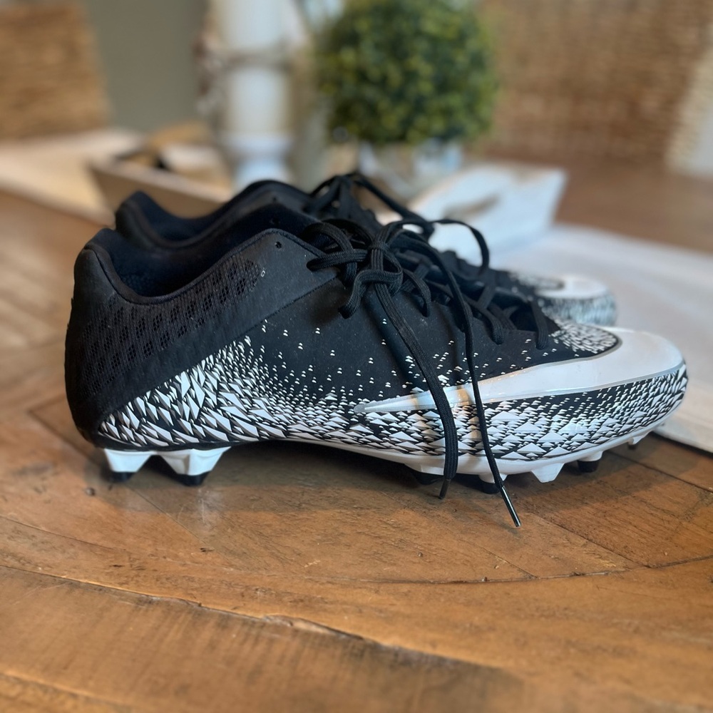 NikeVapor Shark Football Cleats